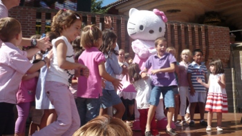 Hello Kitty en la Jornada Mariana de la Familia Torreciudad 2010